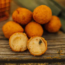 Bolinho de Queijo com Alho Poró